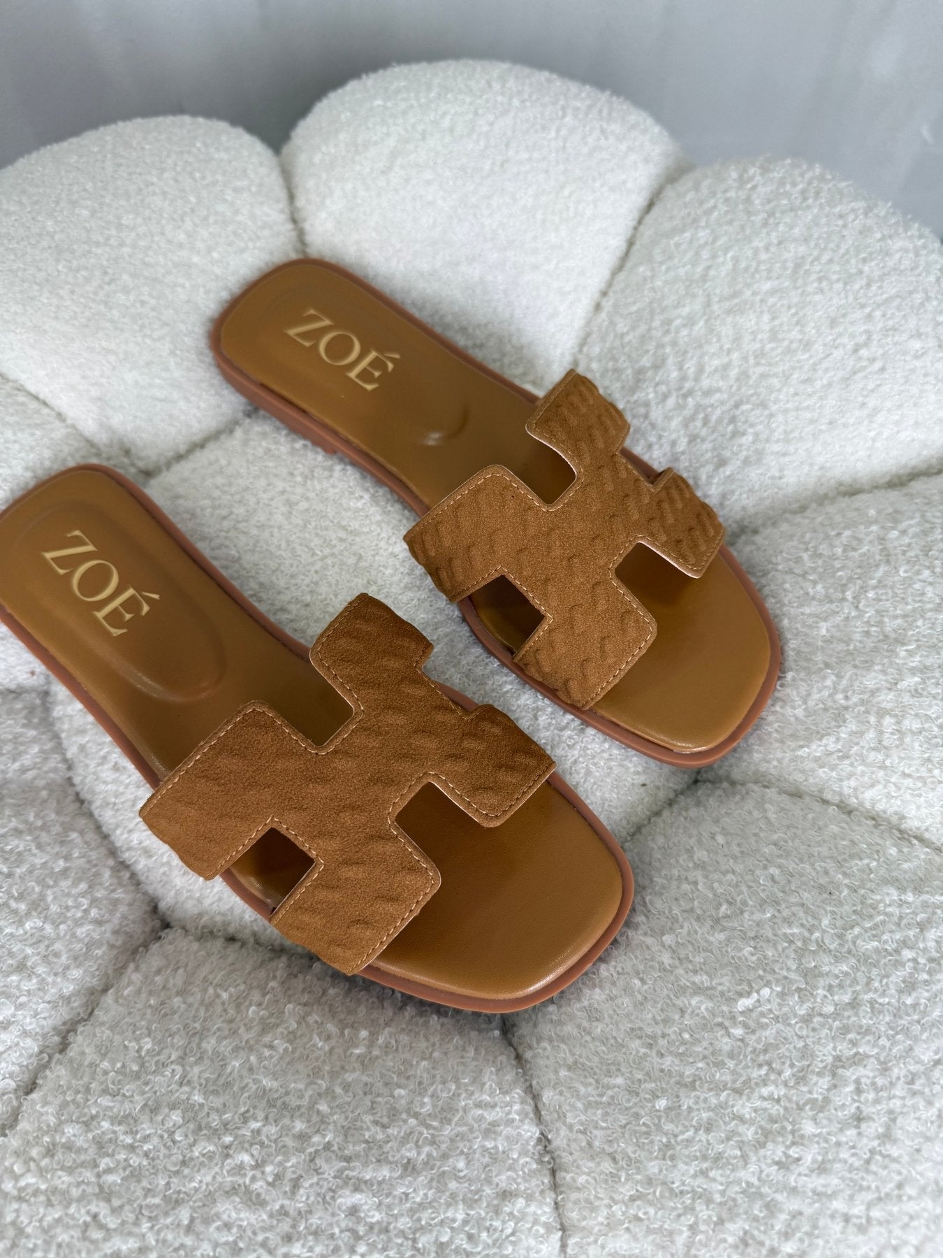 Sandalias Tan Gamuza 14946 Flats Casual de mujer Zoé Brand Costa Rica