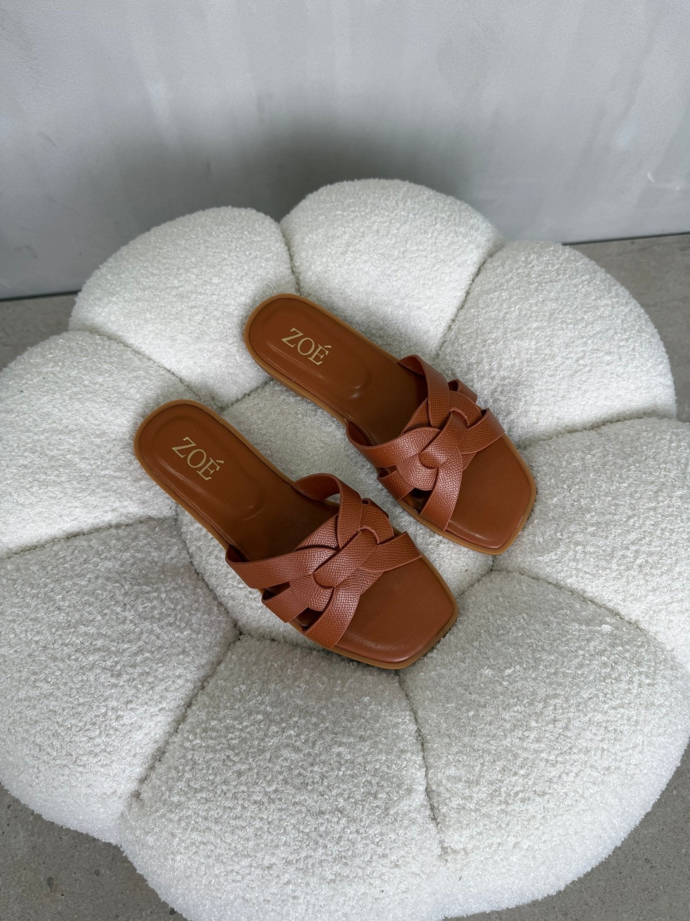 Sandalias Tan 14950 Flats Casual de mujer Zoé Brand Costa Rica
