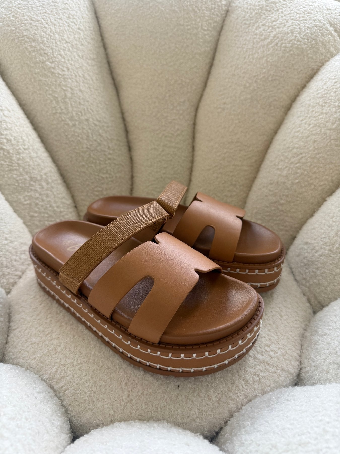 Sandalias Camel Plataforma 14345 Correa con Hebilla Velcro Casual de mujer Zoé Brand Costa Rica - ZOÉ BRAND 2025 chancletas plataforma