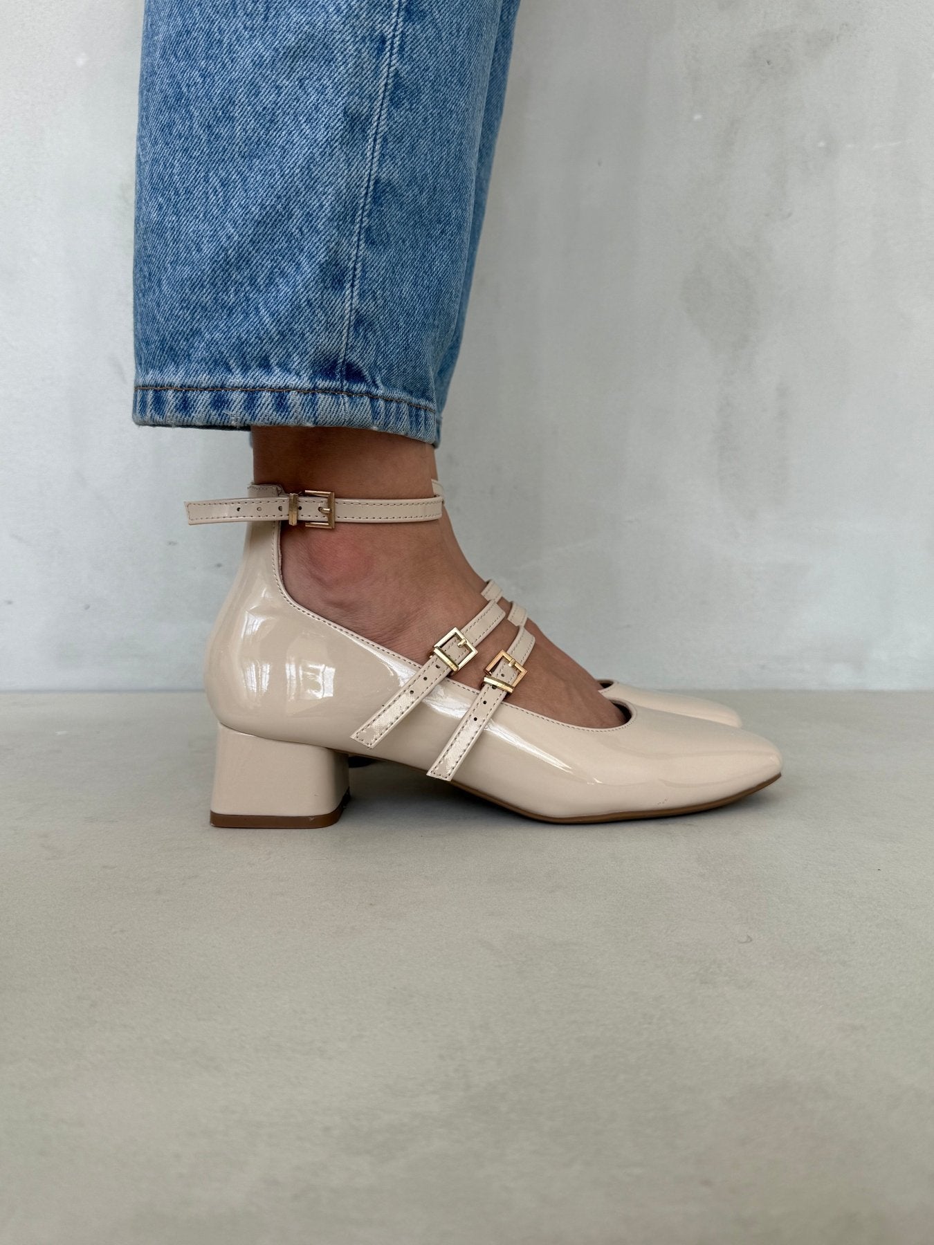 Tacones Beige Charol 14312 Doble Correa con Hebillas Mary Jane Casual  Zoé Brand Costa Rica