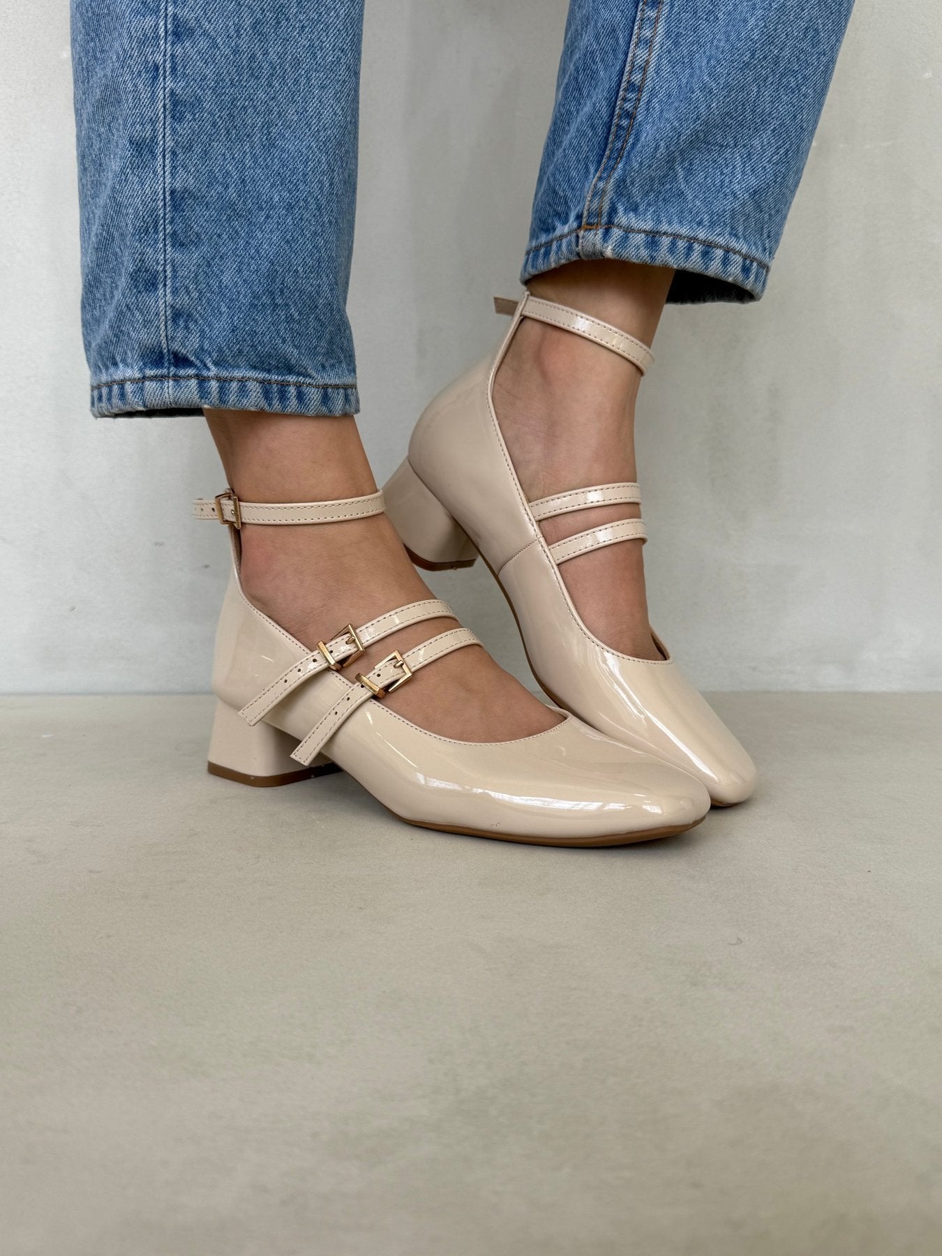Tacones Beige Charol 14312 Doble Correa con Hebillas Mary Jane Casual  Zoé Brand Costa Rica