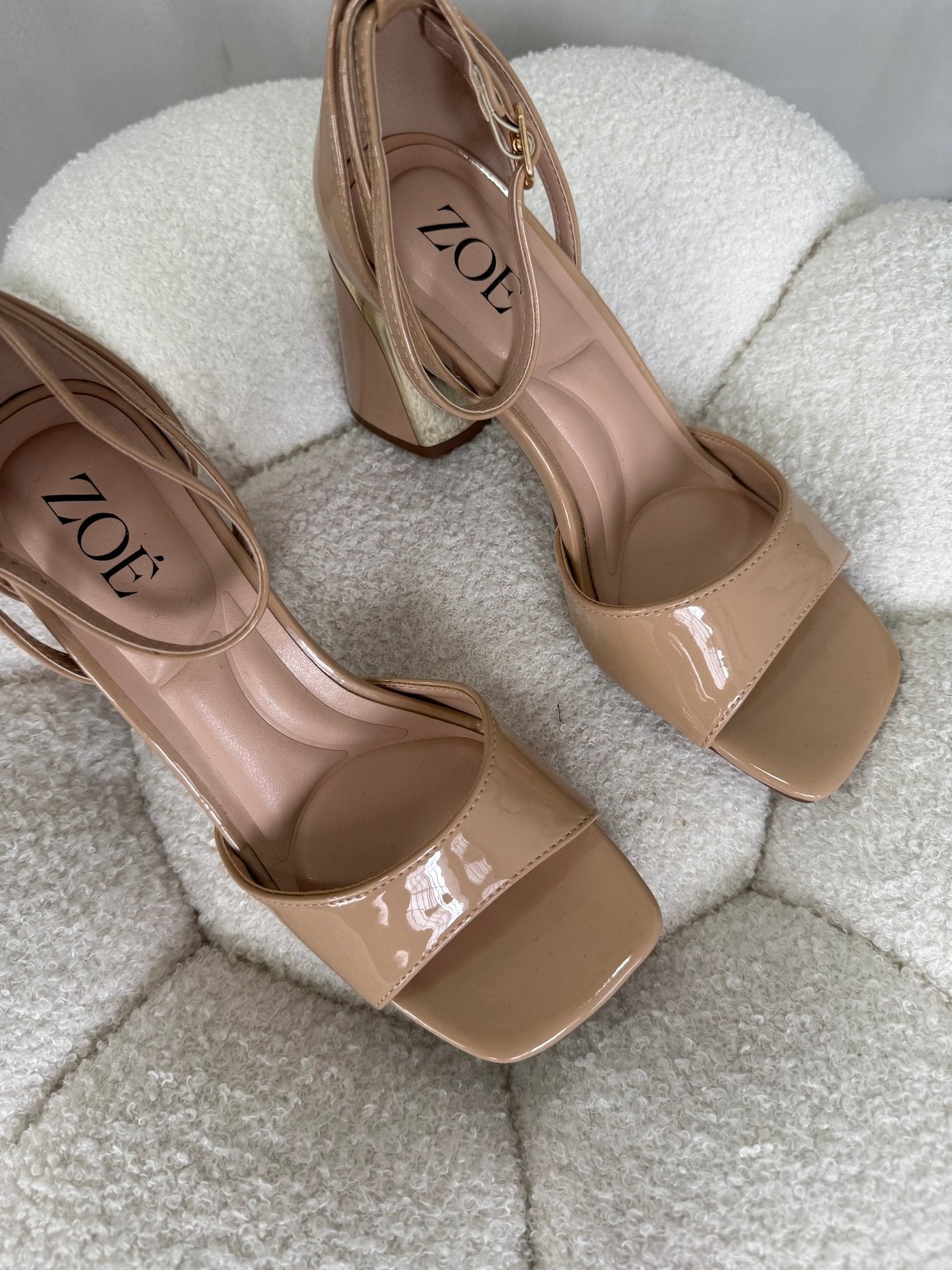 Tacones Nude Charol 14991 con Hebilla de mujer Zoé Brand Costa Rica