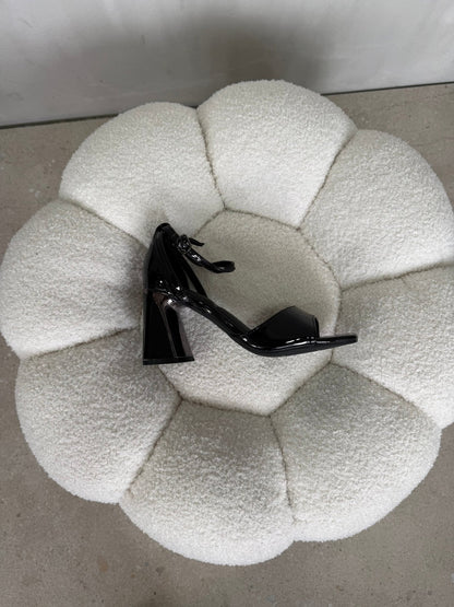 Tacones Negro Charol 14992 con Hebilla de mujer Zoé Brand Costa Rica