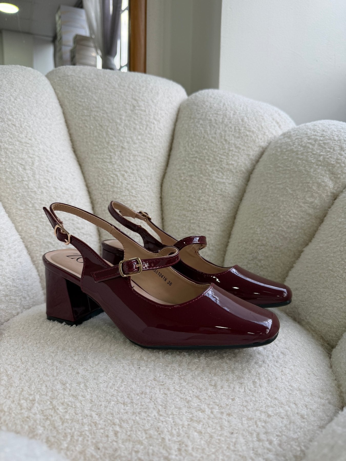 Tacones Burdeos Charol 15001 Hebilla Mary Jane Ejecutivo Zoé Brand Costa Rica