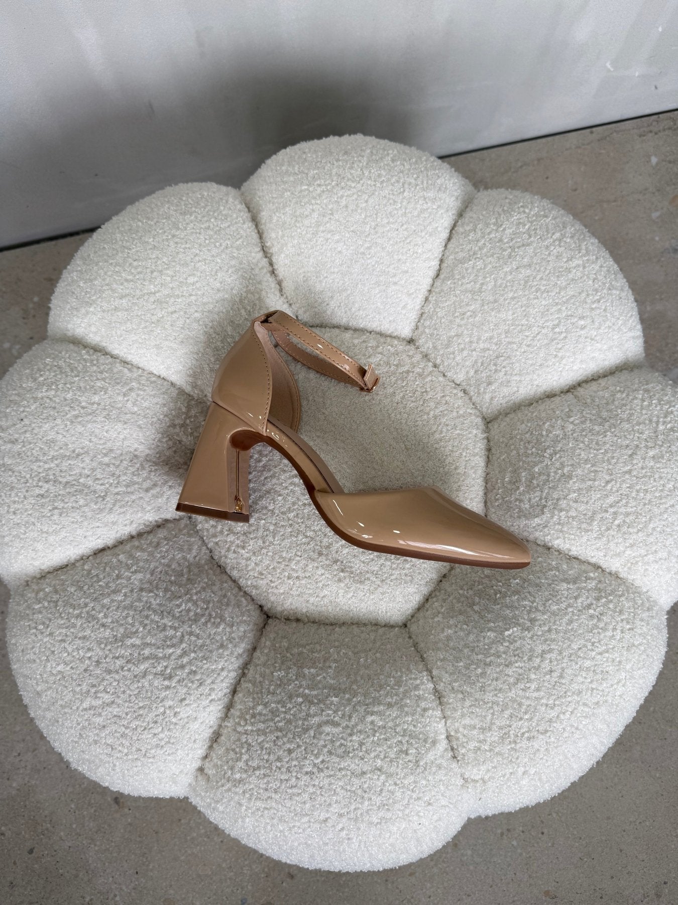 Tacones Nude Charol 15016 Hebilla Ejecutivo Zoé Brand Costa Rica