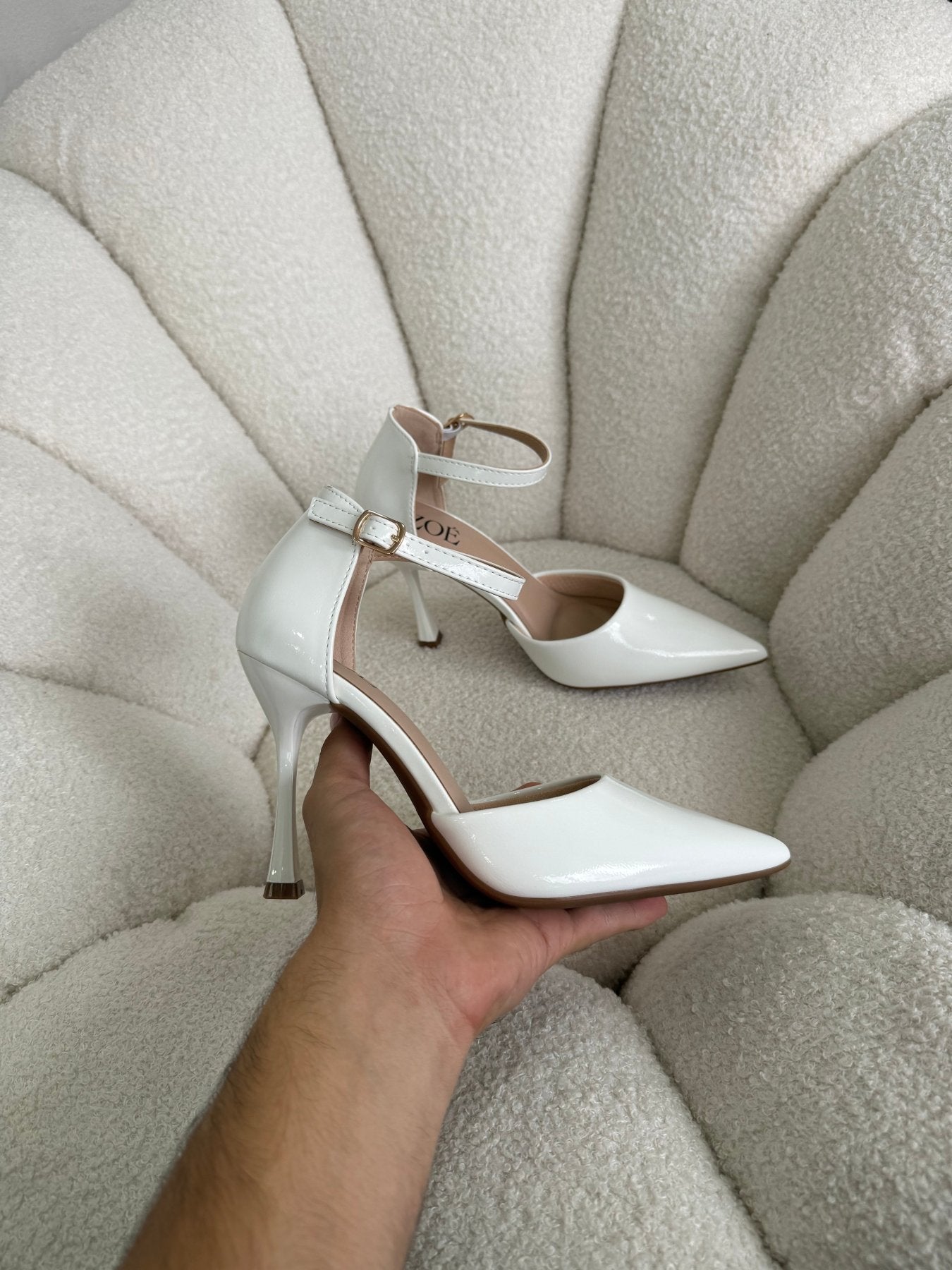 Tacones Blanco Charol 15015 Hebilla Stiletos Ejecutivo Zoé Brand Costa Rica - ZOÉ BRAND 2026 disponible-35 disponible-36