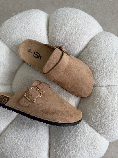 Zuecos Camel Gamuza 14857 Hebilla Casual de mujer Zoé Brand Costa Rica