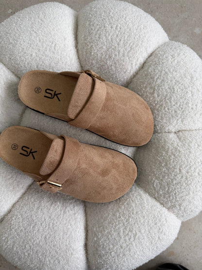 Zuecos Camel Gamuza 14857 Hebilla Casual de mujer Zoé Brand Costa Rica