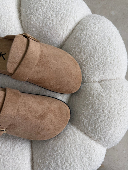 Zuecos Camel Gamuza 14857 Hebilla Casual de mujer Zoé Brand Costa Rica