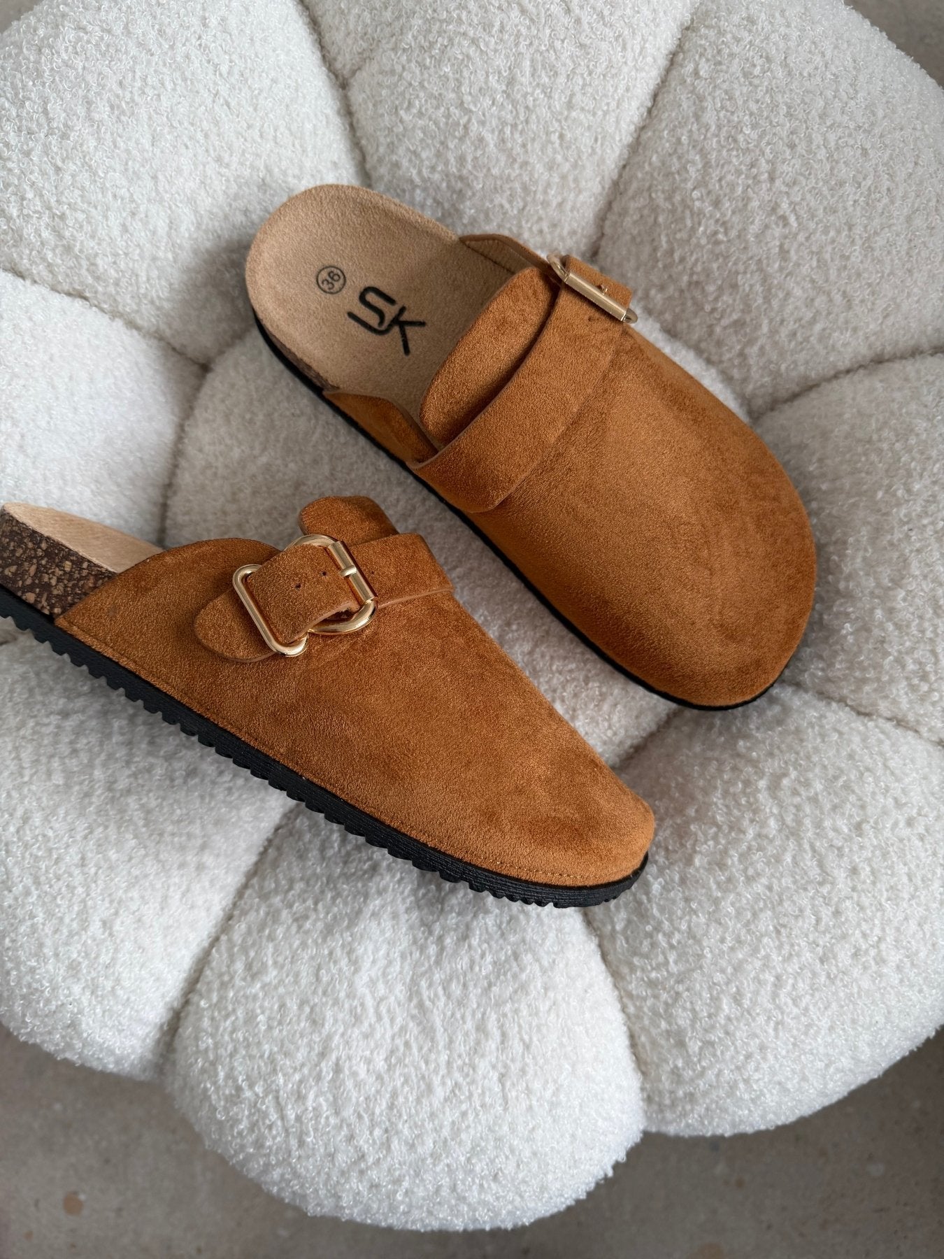 Zuecos Tan Gamuza 14859 Hebilla Casual de mujer Zoé Brand Costa Rica