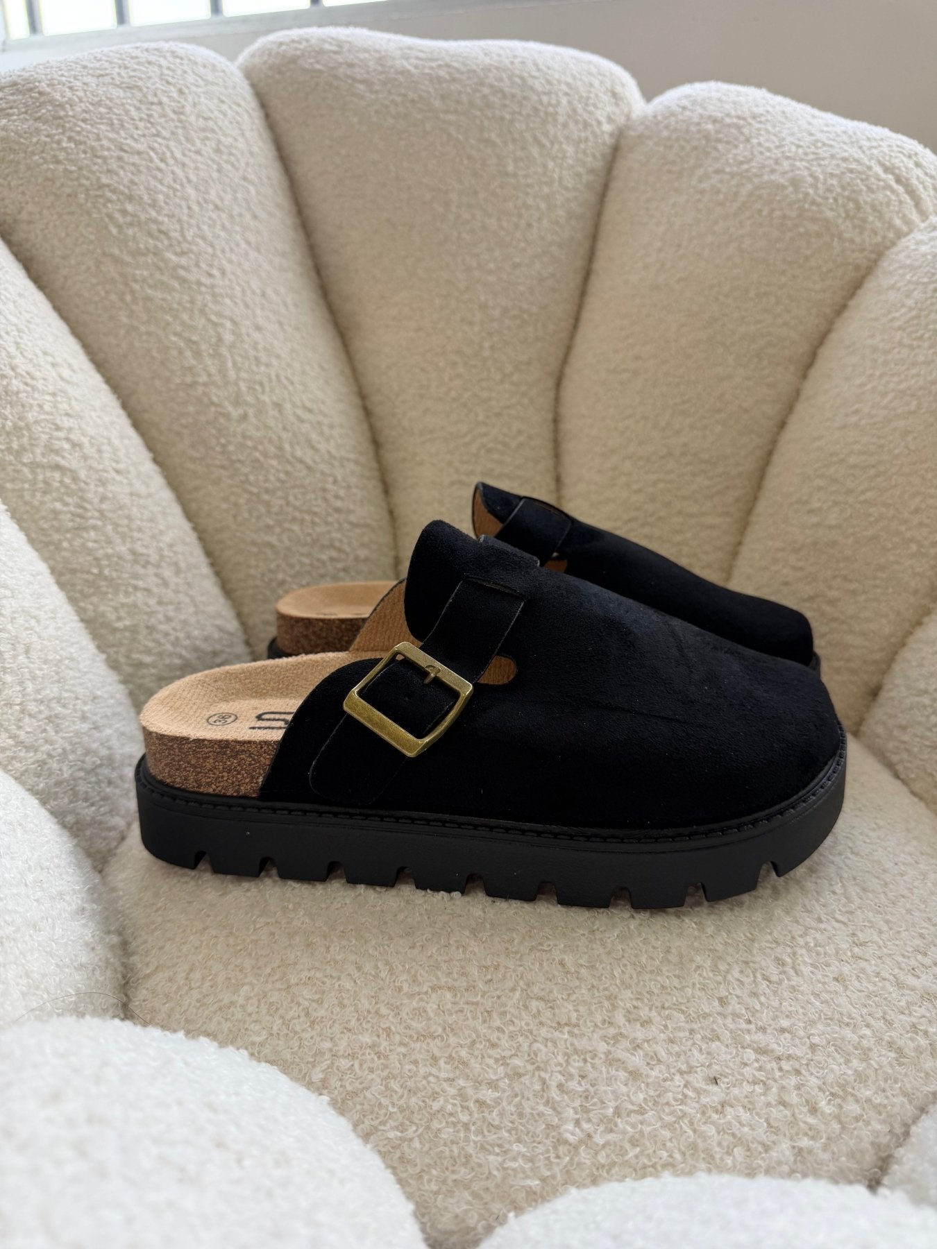 Zuecos Negro Gamuza 14860 Plataforma Hebilla Casual de mujer Zoé Brand Costa Rica - ZOÉ BRAND 2026 gamuza plataforma